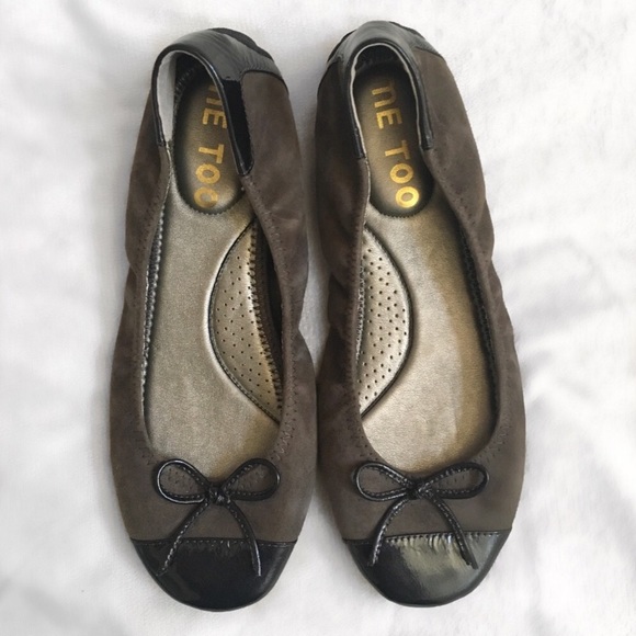 Me Too Lucca Ballet Flats | Gray Suede w/ Black Patent Cap Toe | Size 6 - Picture 3 of 3